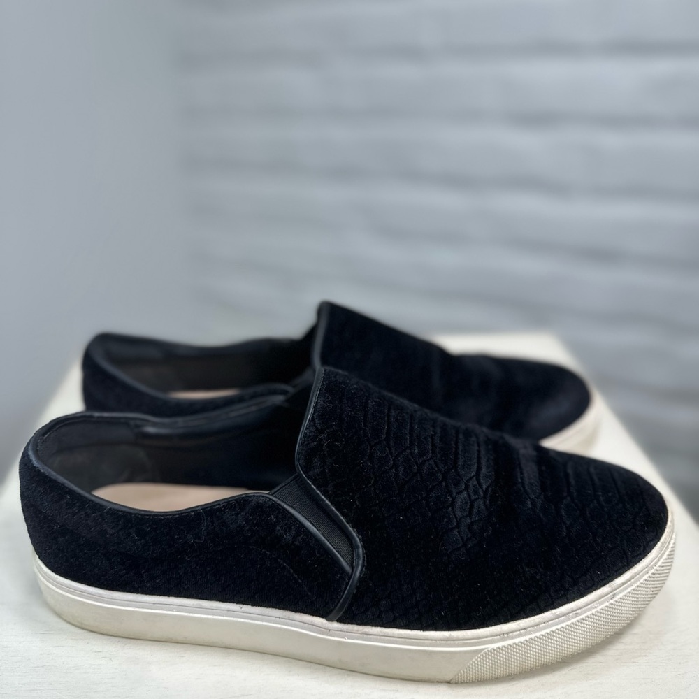 Women’s Aldo Cadelinna slip-ons. Black. Size 8. Hard to find.